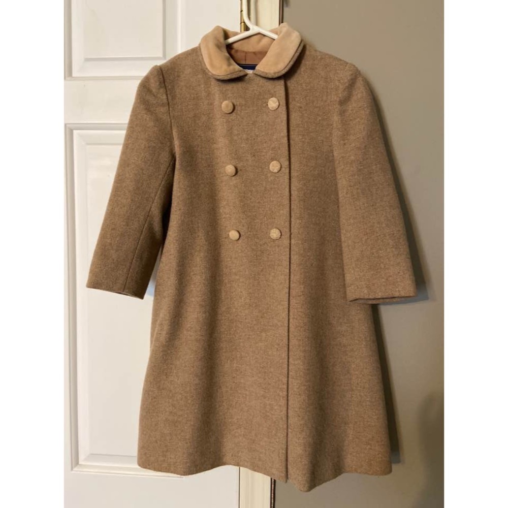 4-5year old girl’s beige coat from Italy